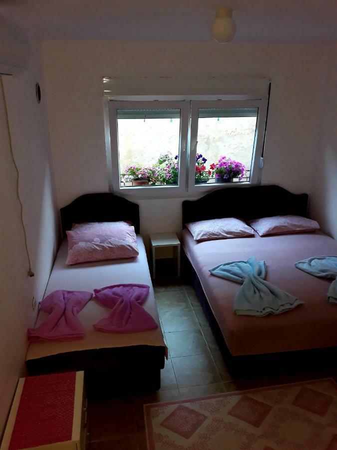 Apartman Tatjana Sutomore Eksteriør billede